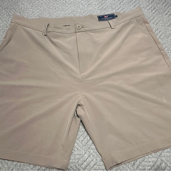Vineyard Vines Other - Vineyard Vines Men’s Tan Flat Front Shorts size 42